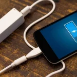 Чи потрібно заряджати телефон до 100%: правда про батарею